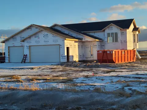4582 Trailblazer Loop SW, Mandan, ND 58554 photo 1
