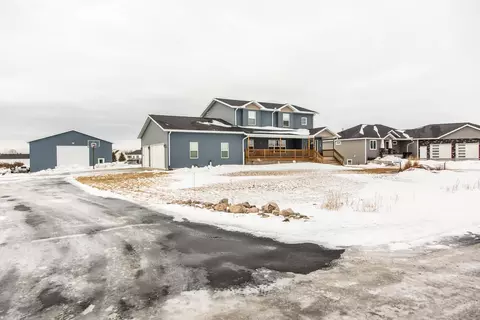 906 Schick Dr, Bismarck, ND 58501 photo 2