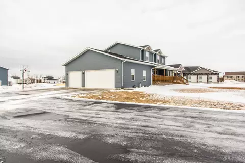 906 Schick Dr, Bismarck, ND 58501 photo 7