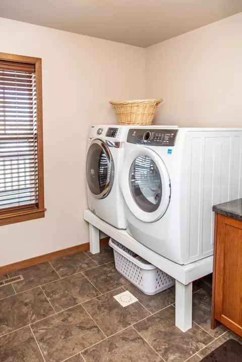 906 Schick Dr, Bismarck, ND 58501 photo 22
