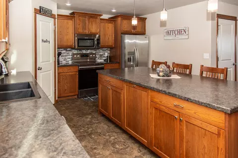 906 Schick Dr, Bismarck, ND 58501 photo 18