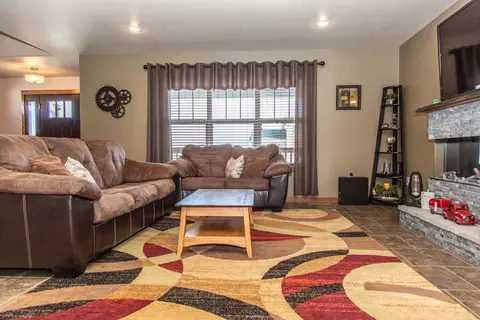 906 Schick Dr, Bismarck, ND 58501 photo 11