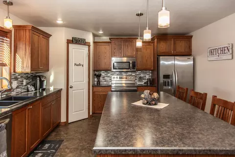 906 Schick Dr, Bismarck, ND 58501 photo 15