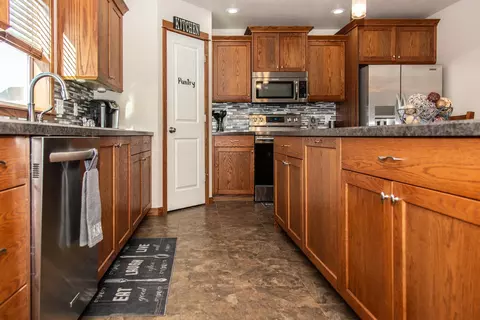 906 Schick Dr, Bismarck, ND 58501 photo 17