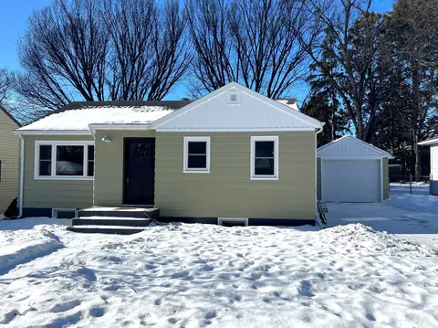 1314 Mohawk St, Bismarck, ND 58501 photo 1