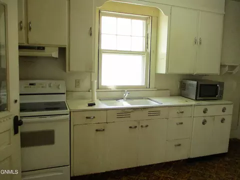 404 Walnut St, Turtle Lake, ND 58575 photo 2