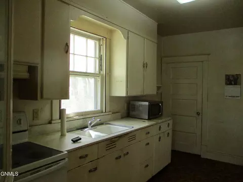 404 Walnut St, Turtle Lake, ND 58575 photo 3