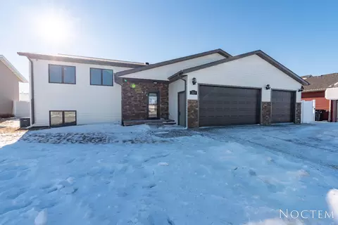 223 Brandenburg Loop, Bismarck, ND 58504 photo 1