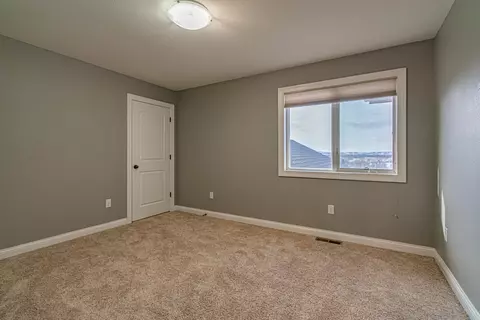 7521 Hawktree Dr, Bismarck, ND 58503 photo 30