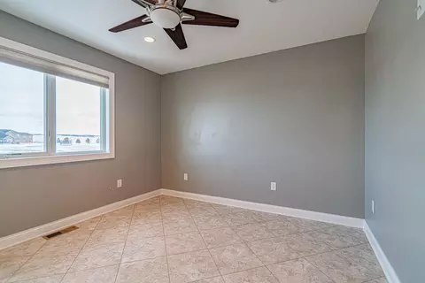 7521 Hawktree Dr, Bismarck, ND 58503 photo 27