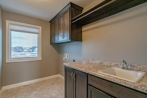 7521 Hawktree Dr, Bismarck, ND 58503 photo 35