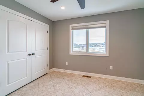 7521 Hawktree Dr, Bismarck, ND 58503 photo 29