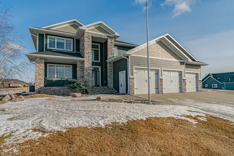 7521 Hawktree Dr, Bismarck, ND 58503 photo 1