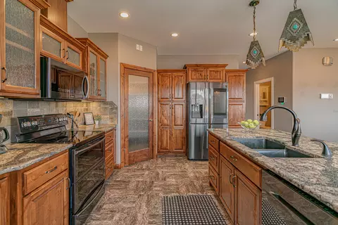 7521 Hawktree Dr, Bismarck, ND 58503 photo 15