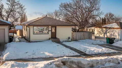 2513 E Ave A E, Bismarck, ND 58501 photo 2