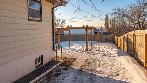 2513 E Ave A E, Bismarck, ND 58501 photo 30