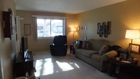 336 Willow Ln, Bismarck, ND 58504 photo 3