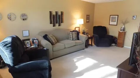 336 Willow Ln, Bismarck, ND 58504 photo 2