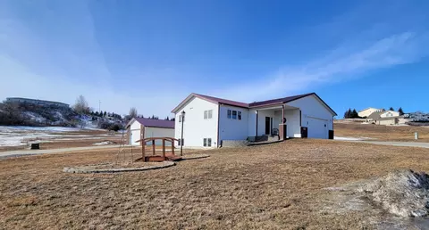2915 Hillside Rd NW, Mandan, ND 58554 photo 1
