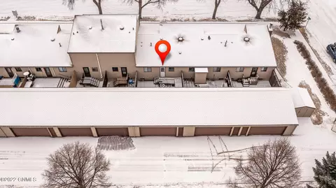 338 Willow Ln, Bismarck, ND 58504 photo 2