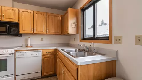 338 Willow Ln, Bismarck, ND 58504 photo 18