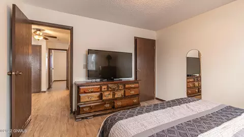 338 Willow Ln, Bismarck, ND 58504 photo 25