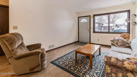 338 Willow Ln, Bismarck, ND 58504 photo 4