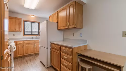 338 Willow Ln, Bismarck, ND 58504 photo 5