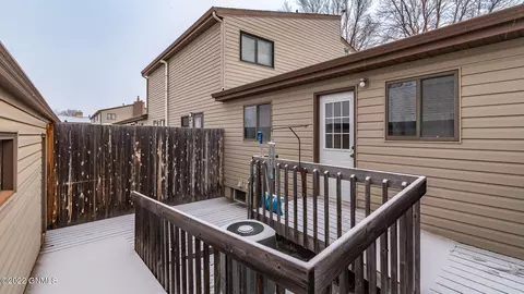 338 Willow Ln, Bismarck, ND 58504 photo 9