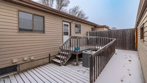 338 Willow Ln, Bismarck, ND 58504 photo 10