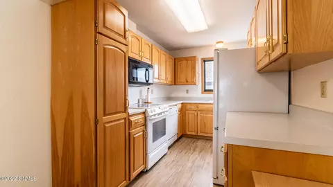 338 Willow Ln, Bismarck, ND 58504 photo 16