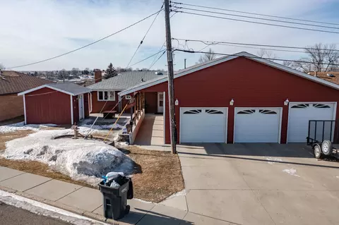 1302 Monte Dr NW, Mandan, ND 58554 photo 2
