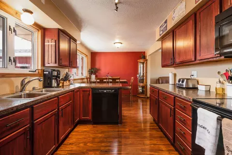 1302 Monte Dr NW, Mandan, ND 58554 photo 9