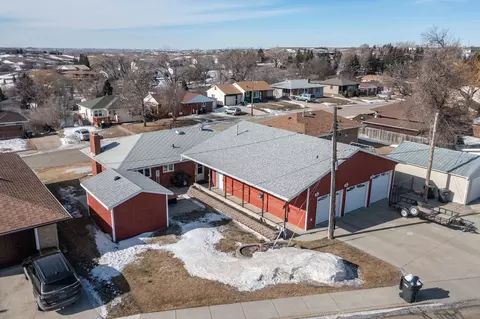 1302 Monte Dr NW, Mandan, ND 58554 photo 1
