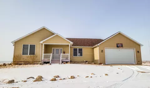 14751 Mortenson St, Williston, ND 58801 photo 2