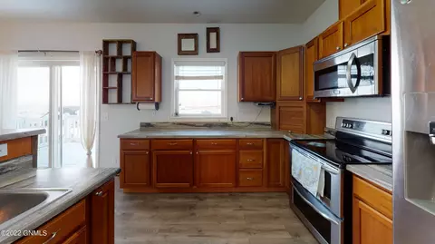 14751 Mortenson St, Williston, ND 58801 photo 5
