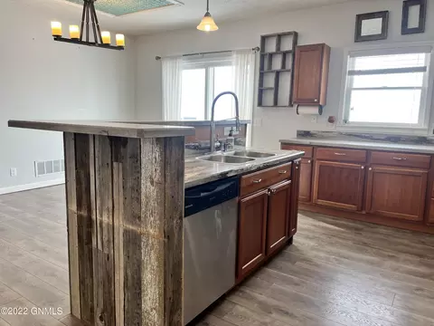 14751 Mortenson St, Williston, ND 58801 photo 7