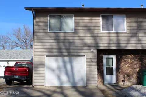 1030 Adobe Trl SE, Mandan, ND 58554 photo 2