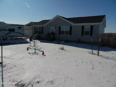 5481 Clearwater Ln, Williston, ND 58801 photo 1