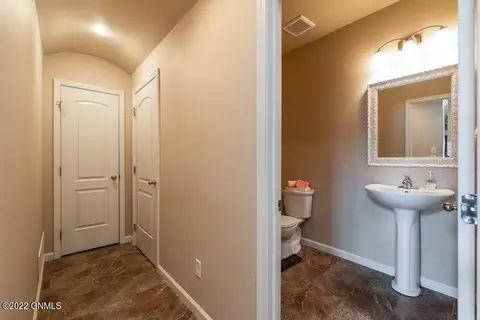 735 Compass Loop, Bismarck, ND 58504 photo 3