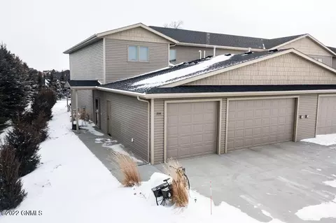 735 Compass Loop, Bismarck, ND 58504 photo 1