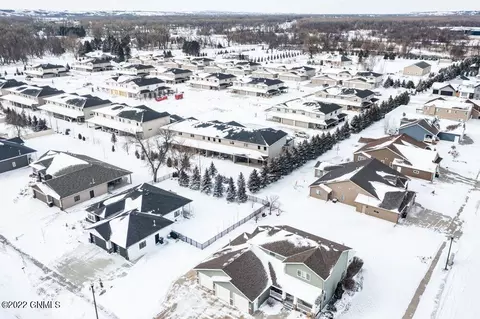 735 Compass Loop, Bismarck, ND 58504 photo 21