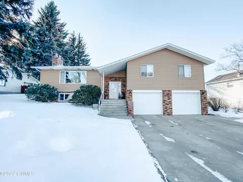 1505 University Ave, Williston, ND 58801 photo 1