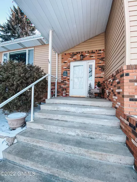 1505 University Ave, Williston, ND 58801 photo 2