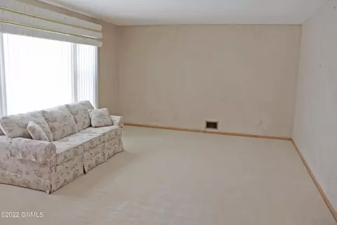 318 Nova Dr, Bismarck, ND 58503 photo 3
