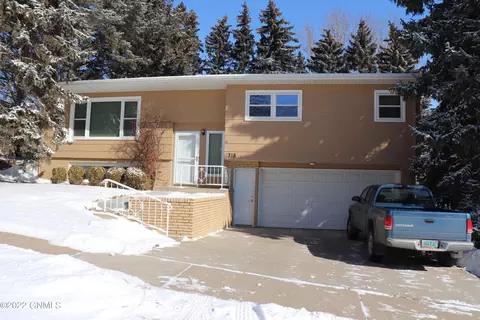 318 Nova Dr, Bismarck, ND 58503 photo 1