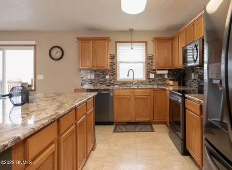 119 Libby Rd, Lincoln, ND 58504 photo 5