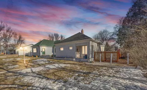 510 2nd Ave E, Williston, ND 58801 photo 1