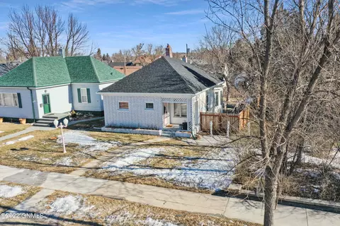 510 2nd Ave E, Williston, ND 58801 photo 2