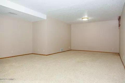 2103 Assumption Dr, Bismarck, ND 58501 photo 16